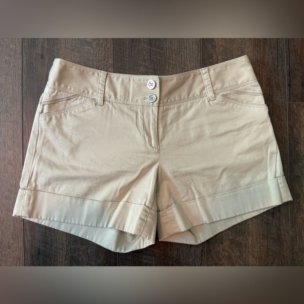 White House Black Market Size 4 Khaki Shorts